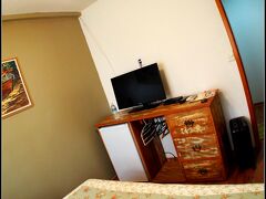 【イーリャ・グランジ】

クーラー・扇風機・テレビ・wifiほか　最低限必要なものは、揃っています。