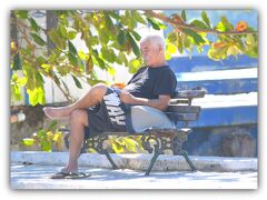 【....Ilha Grande(イーリャ・グランジ) デカい島／リオデジャネイロ....】


おじちゃんも.....の～んびり～。