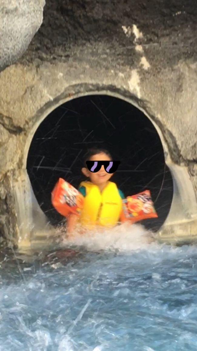 １４時半頃、宿に戻りました〜。<br /><br />いそいそと水着に着替えて、またプール！<br /><br />ランチが早かったので、おやつを食べます。