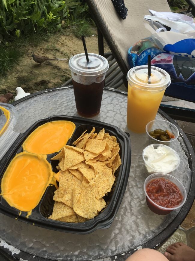 ナチョス♪<br /><br />プールでの我が家のおやつの定番です。<br />これ、美味しいんですよ〜