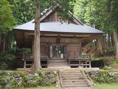 「戸隠神社 火之御子社（ひのみこしゃ）」

１０９８年（承徳２年）頃創建
戸隠山の神様が神仏習合されていた当時も、このお社だけは神社として終始してたそです

・［祭神］天鈿女命（あめのうずめのみこと）、