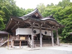 大鳥居をくぐり、階段を上がると社殿があります

「戸隠神社 中社」

・［御祭神］天八意思兼命（あめのやごころおもいかねのみこと）