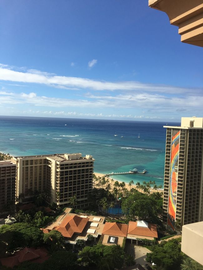 グランドワイキキアン(確か)３３階。<br /><br />高層階からの眺めは素晴らしいですね〜<br />ほぼ同じ方向の部屋に泊まっていますが…全然違いますね〜<br /><br />我が家がオーナーになれたの自体がミラクルなので、贅沢は言いません。<br />ハワイにちょくちょく来れるだけで幸せです。<br /><br />……<br /><br />という訳で、お金ないので「ノー！」とお断りして説明会は終了しました。<br />
