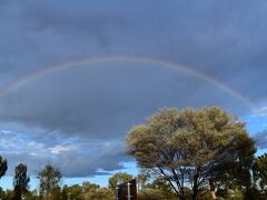 その後カルチュラルセンターへ。
駐車場からは弧を描いた綺麗な虹が見えました。