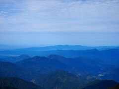 先月登った鳥海山が、やっぱり登っていたからすぐに分かったわ！

日本海側の山々まで見れてラッキー♪
