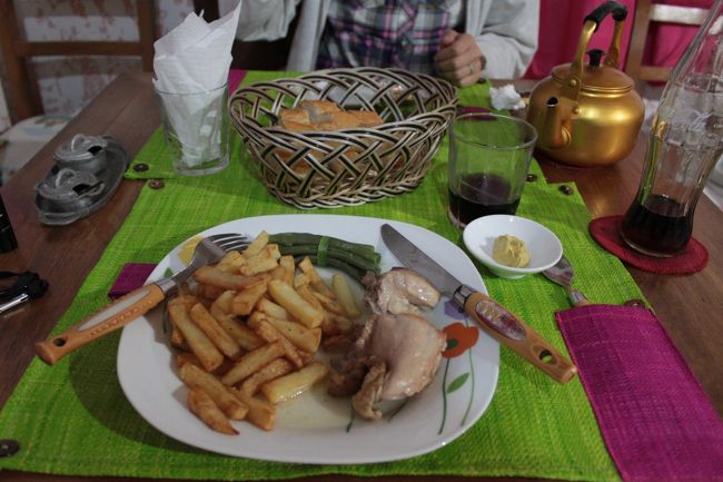 宿についても食欲がわかず何も要らないと言ったらオーナーさんがお茶でも飲みなさいとジンジャーティーを出してくれた<br />落ち着くなぁと感謝していたら、しっかりお茶代も請求されていましたよ