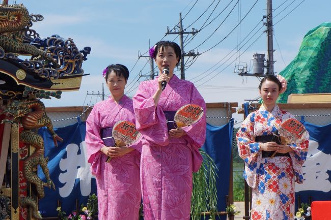 三人の女性によるイントロ挨拶。山上げ祭りの歴史や概要を紹介します。