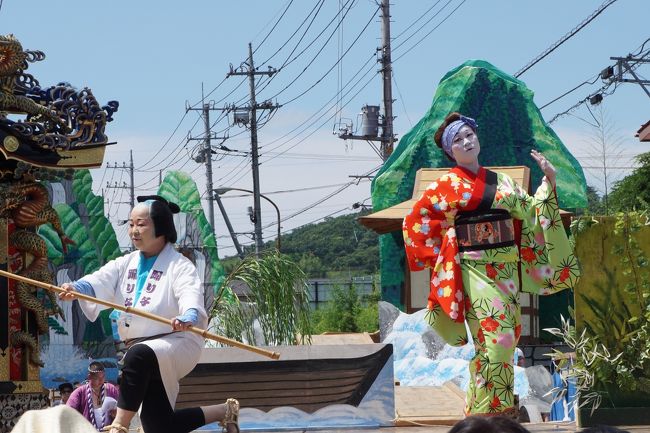 船で人を運ぶ船頭さんとその客ですか。