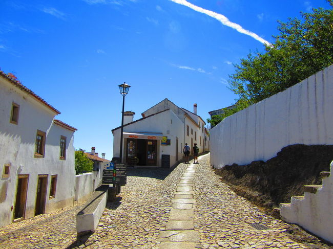 タクシーは14:40出発。<br />ありがとうマルヴァオン！！こじんまりとした村ですが、住んでいる人も働いている人も若い人が多く活気ある村でした。<br />次はポルタレグレへ行き、エストレモスのポザーダを目指します☆
