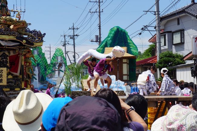 にわかに現れたのは白い大蛇。