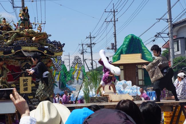 あわてる追手の二人連れ。しかし、追手も必死。抵抗を試みます。