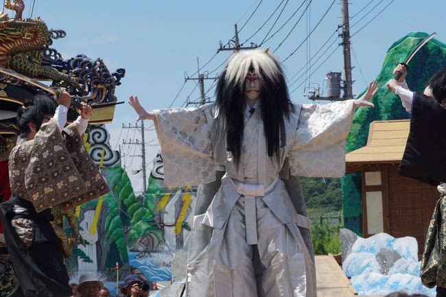 仁王立ちです。