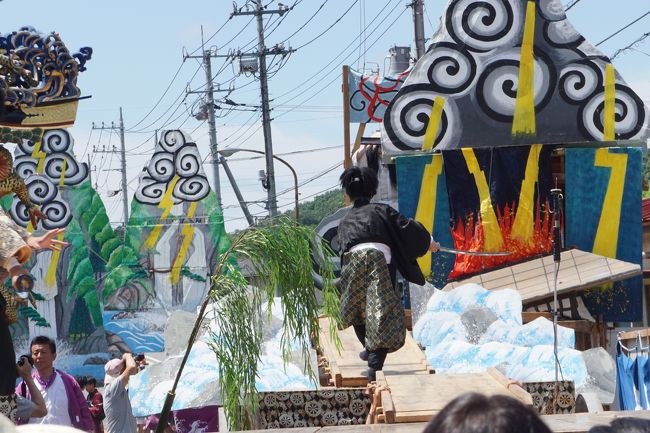 文箱を失って追いすがる二人ですが、もう追いつくことはできません。