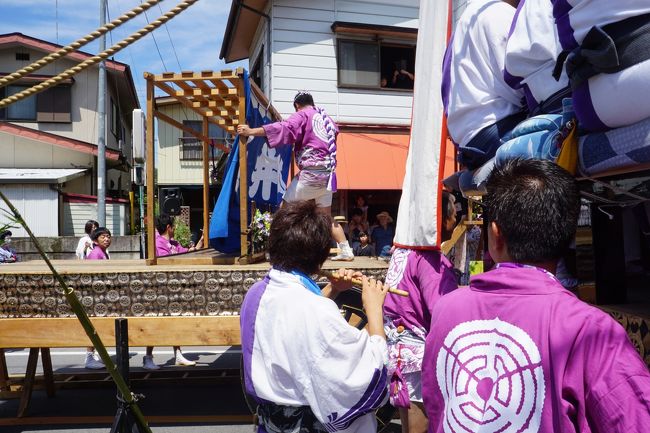 舞台は次の場所に向かうために、