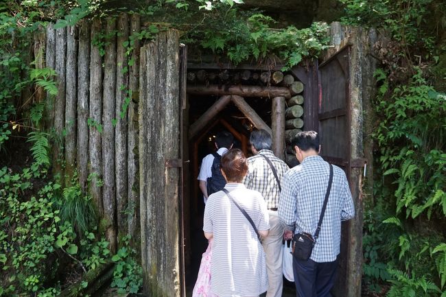 戦時中は戦車の部品工場にするために掘られた洞窟。