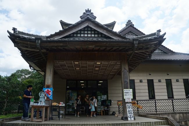 と、その前に。<br />龍門ふるさと民芸館は、龍門の滝の入口に立つ擬洋風建築。