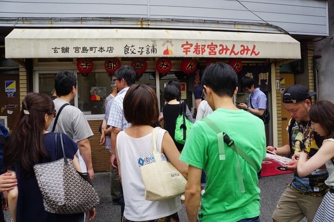 宇都宮みんみん 本店は以前も来たことがあったはずなんですが、すっかり記憶がないような。宇都宮駅のみんみんほどは混んでいませんが、こちらもやっぱり行列は出来ています。<br />