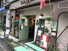 パフェが有名なお店「カフェ ド リオン」でモーニング。
9時オープンです。

