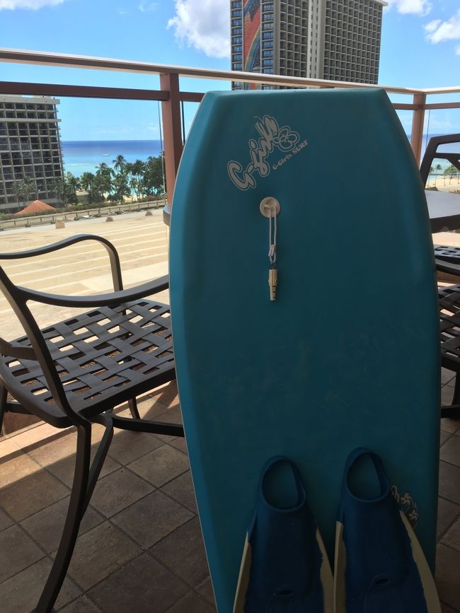 ボードも干して〜パッキング。<br />もう１０年以上前からのボード。しばらくやってなかったけど、やっぱり楽しい♪<br /><br />次回はタロさんと一緒にバンバン波乗りしよう！！<br /><br /><br />ひと休みして向かうは…