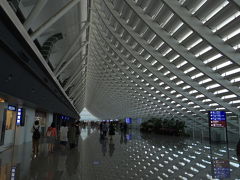『台湾桃園国際空港』
予定通り10時半(台湾時)に桃園空港に着きました。

思ったより広くて綺麗な空港ですね。
床がピカピカです。