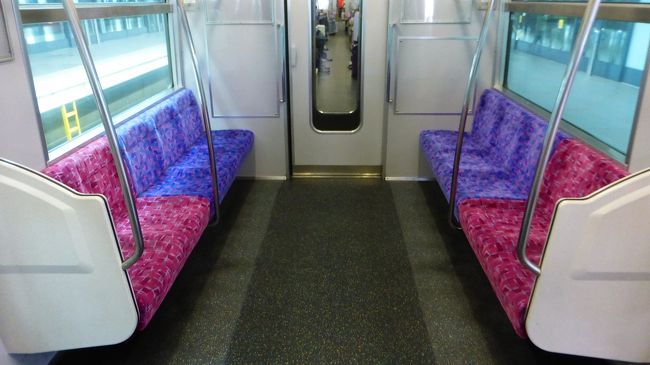 先頭車に空席がありました。