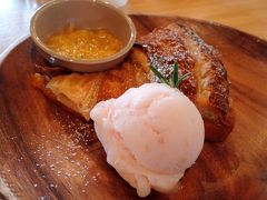 【別腹コース】
ナビを頼りにやってきたのは「桃の家カフェ　ラ・ペスカ」
※Cafeの営業は9月30日で終わっています。

ピーチパイ（小さな器に入っているのは桃バター）
http://www.momo-net.co.jp/business/cafe/