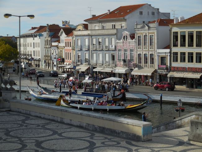 今回泊まったホテルは左奥の白い建物です。