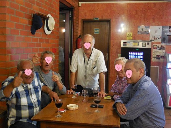 結局、こちらのおじさんたちが「ビールはダメ！ワインを飲みなさい！」と、グラスを頼み、ワインを３杯もご馳走になり大いに盛り上がり、・・・・<br />9/17も終わりましたとさ。<br /><br />前に友達に言われました。<br />千原兄弟のお兄さんの女版だねと。。。。。<br /><br /><br /><br /><br /><br /><br />