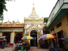 Mahamuni Pagodaはマンダレーの南郊に18世紀後半に建立された、マンダレーでも特に厚い信仰を集める人気の寺院。　