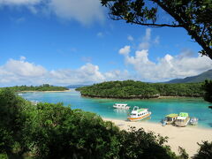15時に川平湾へ到着
まだまだ日が高いのか青く見えます！
この景色有名ですね！
本当にこう見えます！！

14時15分バスターミナル発の夏季運行バスに乗りました
ANAに問い合わせ電話をしたらツアー扱いで変更不可のチケットなので台風の振り替え案内が出るまで変更不可とのこと。分かってるけど聞いてみたの～
酷い台風の場合は2日前から案内が出るそうなのでホームページなどチェックしてほしいそうです。

バスに乗る前に雲行きが怪しくなってスコールに！
隣に座ってた島人のおじさんに見える30才の青年酪農家に電話番号貰っちゃいました(笑)
色々と話しかけてくれるのですが、会話が噛み合わないぞー！
外の景色が見れないぞー
話がおかしなことに、いやー、石垣島で石垣牛育てる気はないわ～(汗)