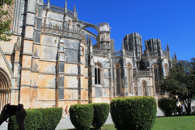 実は我々はランチ抜きで良いからアルコバサへも寄って欲しいとドライバーのサントに伝えたつもりだが、アルコバサよりもバターリャの方が素晴らしいの連呼であえなく通過となった。<br /><br />もちろん時間があったら絶対に行っていたが、後に良く考えたらランチの時間はすでにオビドスで使い込んでしまっていた。