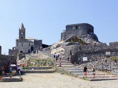 ポルトヴェーネレの半島の南端
の小高い丘の上に建つ
「サン・ピエトロ教会」


