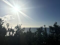 西表島上原港に到着。
ニラカナイの迎えのバスに乗り、10分ほどでホテルへ。
チェックインして先に部屋代は前払い。

無料でアップグレードしてくれたらしく、最上階の４階の部屋。
眺めがいい～！