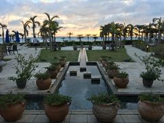 グランヴィリオホテル石垣リゾートへ到着。
昔ながらのリゾートホテル？のような感じで、開放感があって過ごしやすそう。ニラカナイに比べると劣るけど、スタッフの人もとても親切で良い感じ。

部屋に荷物を置いて、ビーチへ泳ぎにいくことに。
どこへ行くか迷っていたけど、フロントの人がフサキビーチへ電話で営業しているか確認してくれたので、フサキビーチへ行くことに。天気はいいけどやっぱり風が強くて営業していないところもあるみたい。

