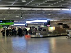 首都にある国際空港とは思えぬほど小さな空港
移動距離も少なく、人も少なくて快適