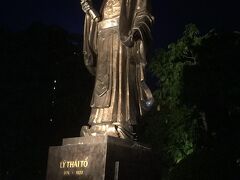 なぜ、李？もしかしたら、ホーチミンさんってこと？