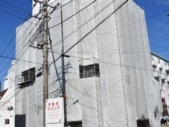 東栄館。

伊香保温泉観光協会のサイト（http://www.ikaho-kankou.com/）によると、現在休館中となっている。

工事中だった。解体か改装かは不明。