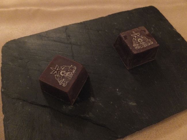 【プラハの宿】<br /><br />お部屋に戻るとチョコが。<br /><br />おやすみなさい。