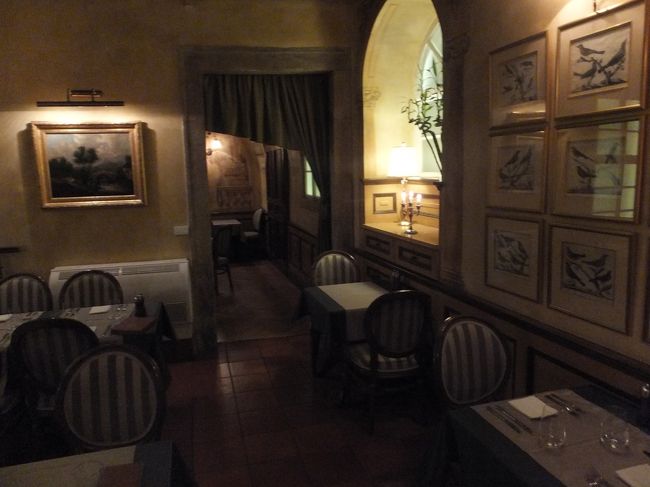 【プラハの宿】<br /><br />ホテルレストラン。宿泊者は割引、とフロントの方からお聞きしていたのと、今日は疲れたので街中に繰り出す気力もわかなかったで、こちらを利用しました。