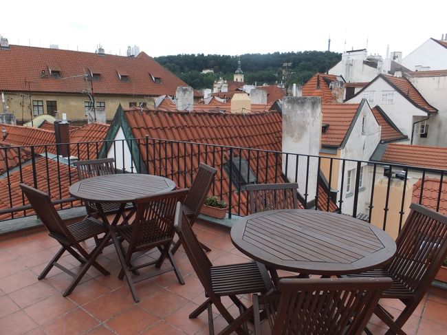 【プラハの宿】<br /><br />お宿の上にはテラスがありました。