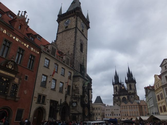 【旧市街広場】<br /><br />教会、旧市庁舎などに囲まれた広場です