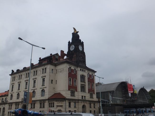 【プラハ中央駅　旧駅舎】<br /><br />歴史ある駅舎