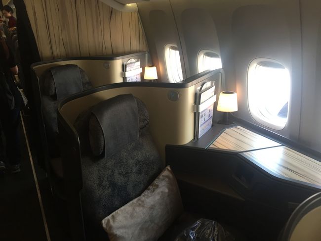 ボーイング 777-300ER 白く チャイナエアライン(中華航空) B-18001 ボーイング 777-300ER 白く チャイナエアライン(中華航空) B-18001