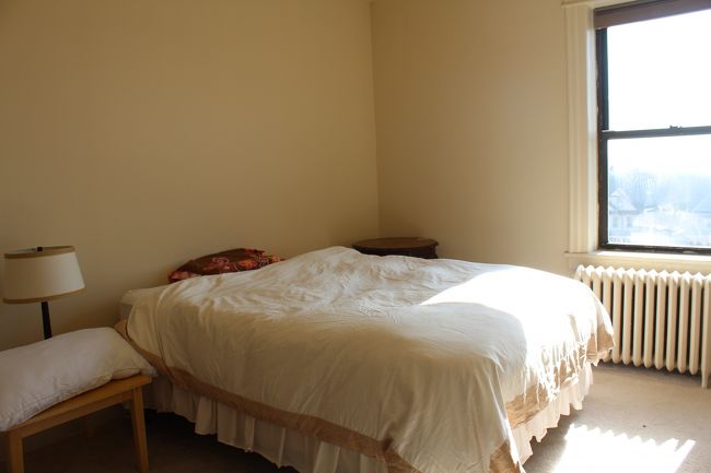 1日目の宿泊先は、日本人が経営しているユースホステルへ<br />ＮＹの土地勘なさすぎて、結果的に中心部からかなり離れた場所を<br />選んでしまった…。<br />それでもオーナーの女性はとても親切で、ＮＹの情報を色々教えてくださりました♪<br />結果的にハドソン川からマンハッタンの景色も見れたしよかったかな？？<br /><br />写真は泊まらせていただいた部屋<br />ドミトリーもあったけど、一人部屋だったので快適でした☆