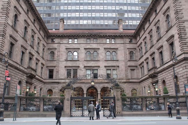 ＮＹ　パレスホテル<br />GossipGirlのセリーナが住んでいたホテル<br />思わずパチリ