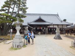 厳島神社出口のすぐそばにある大願寺に来ました。が、私が今回宮島に来た目的である大願はもう成就させてきたし…あとは天気良くならないかなーくらいでしょうか(笑)