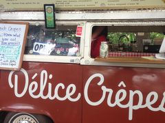 隣のDelice crepesはガラガラ！
ここも美味しいのになぜ閑散としてるの？と思いつつ、購入。
ガレット　ハムチェダーチーズ　7ドル
ハムもチーズも大好きなむすめが喜んでバクバク食べました。
私もガーリックシュリンプよりガレットの方が好きかもw

マツモトシェイブアイスにも行ったよ！