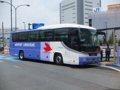 広島駅でお土産を買い足して、リムジンバスで空港へ。
思いのほかバスが空いていたのですが、これは昼過ぎという時間だからなのか、そもそもこんなものなのか…