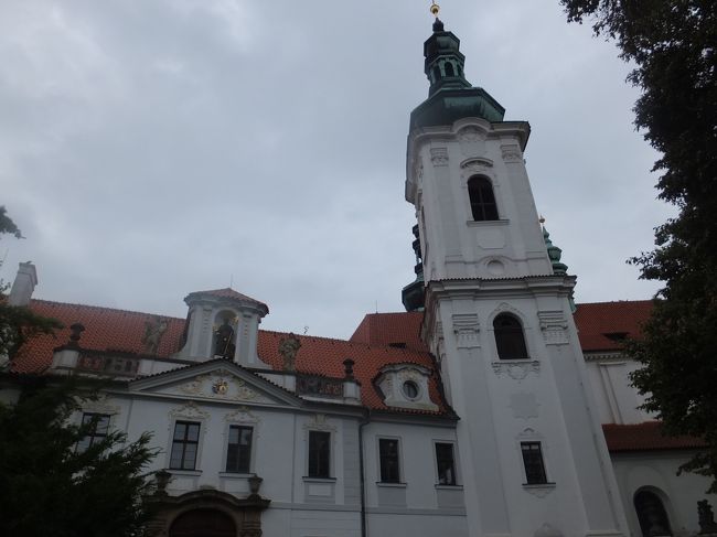 【ストラホフ修道院】<br /><br />修道院の開館とともに入場。<br /><br />