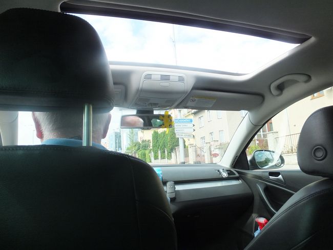 【空港へ】<br /><br />タクシーで空港へ<br /><br />